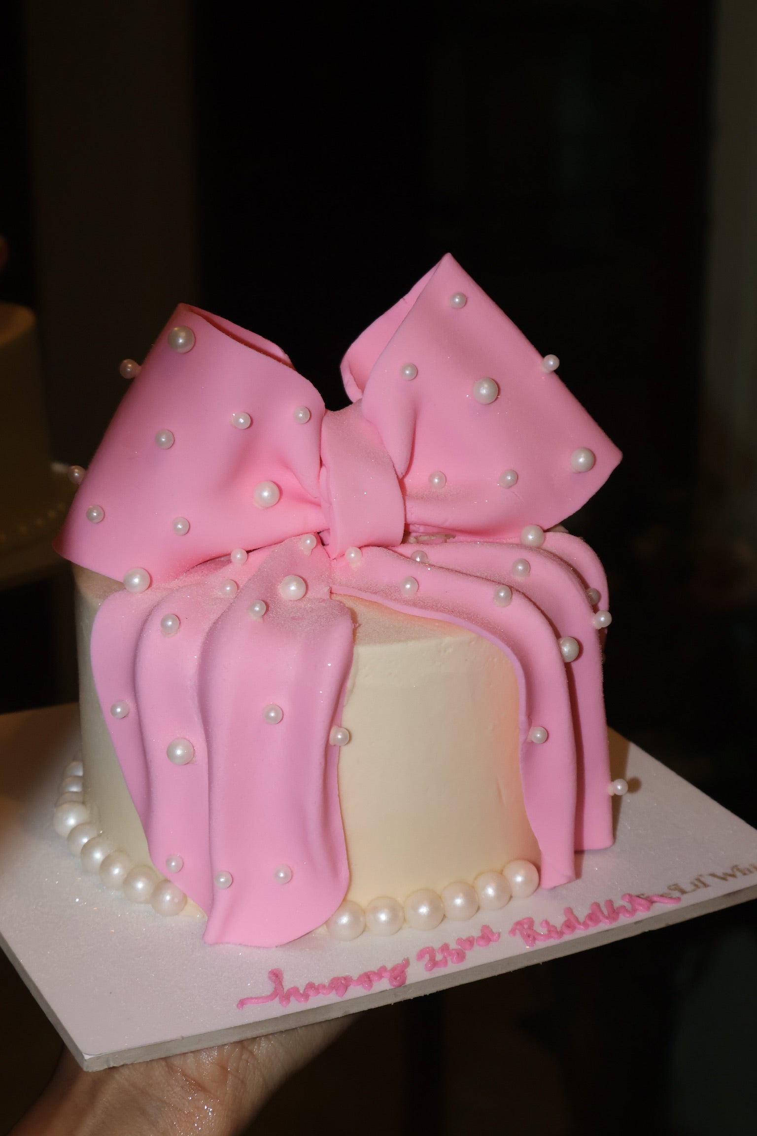 Pearl Bow Cake