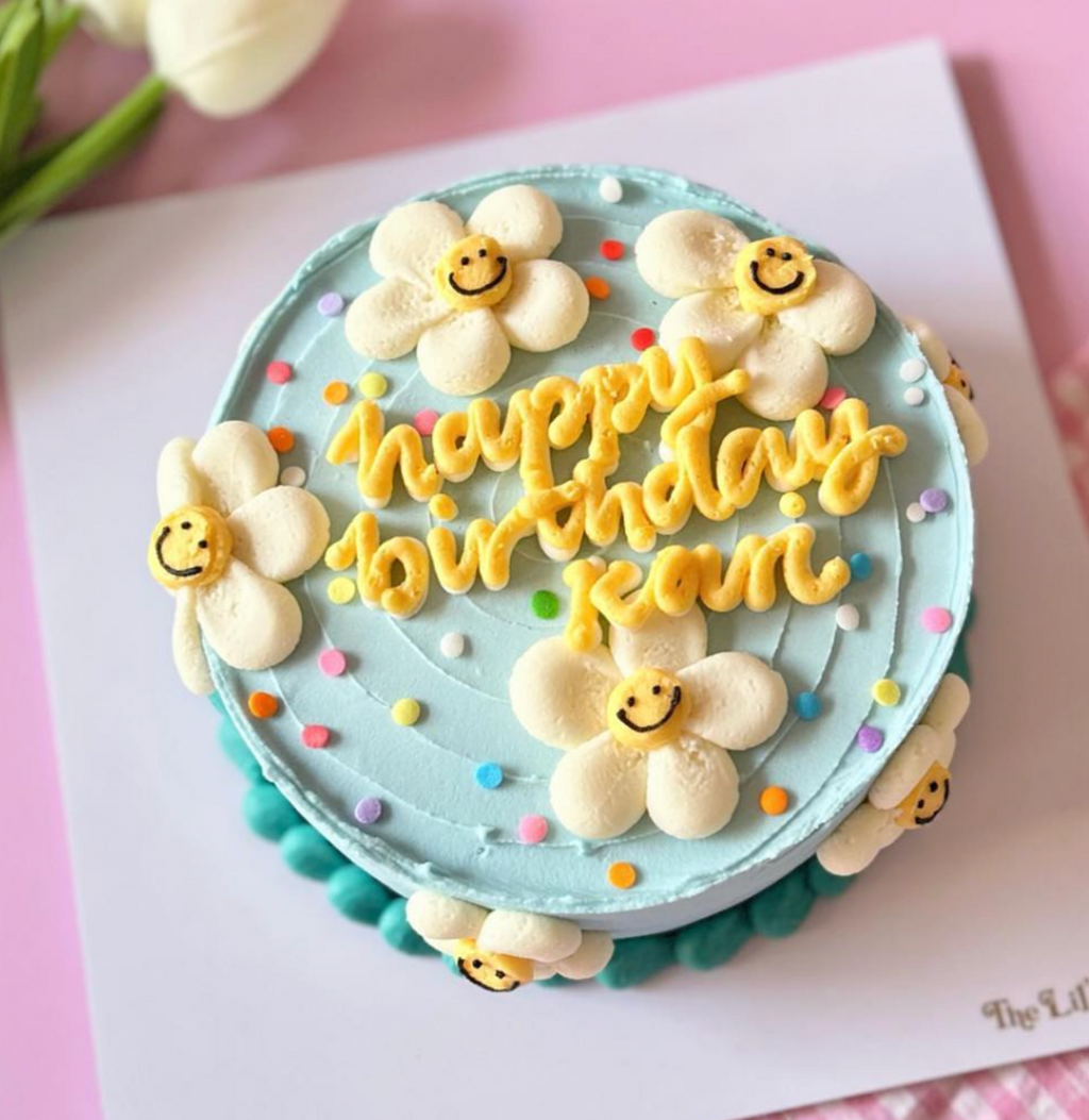Smiley Daisy Cake